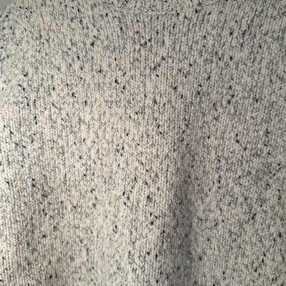 Club Monaco Women's Sweater Cream split back Size XS - Picture 6 of 8